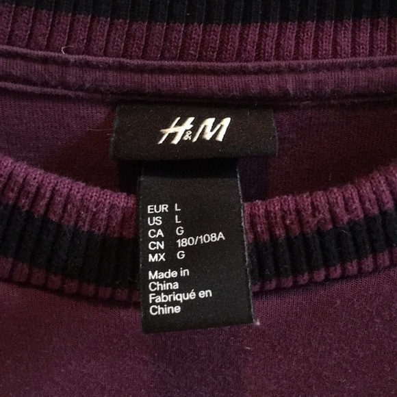 H&M Scuba Look Sweatshirt in the color Burgundy. - Picture 2 of 2